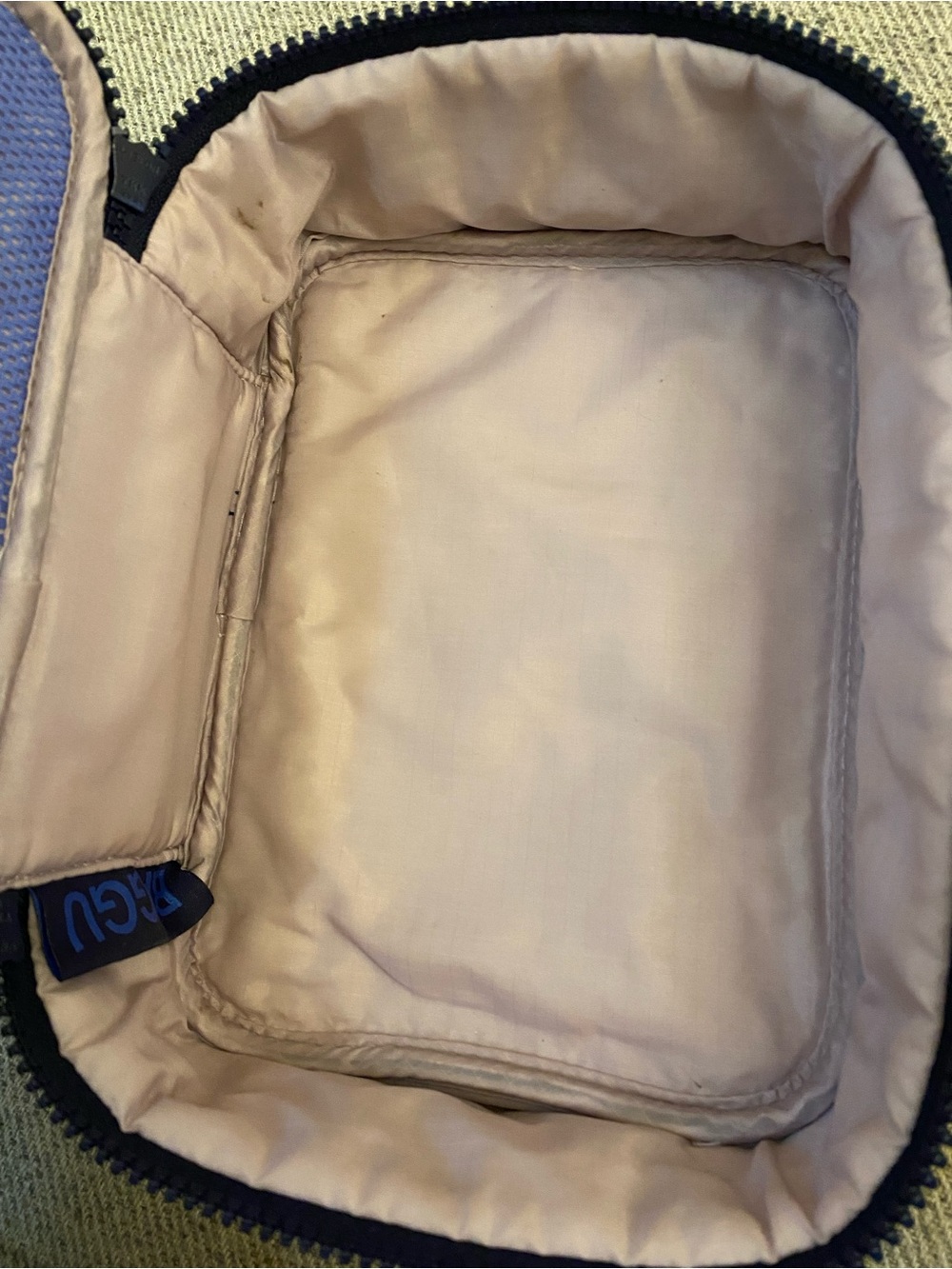 BAGGU Small Cosmetic Case - Picture 6 of 10